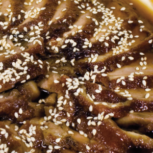 Pato caramelizado con sésamo